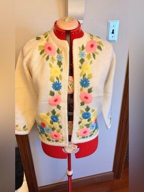 Vintage 1960s Vic & Vic Haute Couture Floral Cardigan Medium